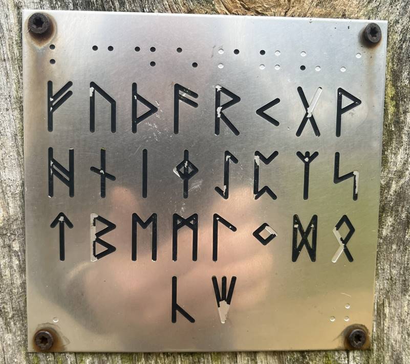 Afbeelding met tekst, handschrift, buitenshuis, teken
Door AI gegenereerde inhoud is mogelijk onjuist.